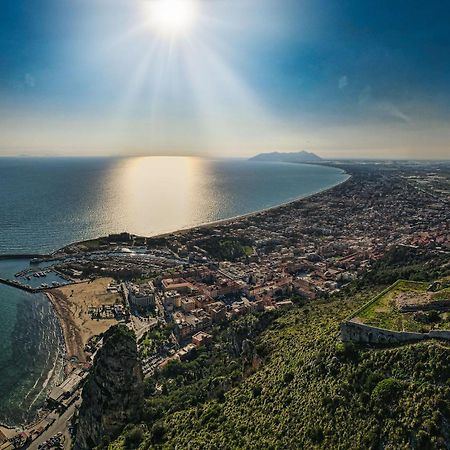 Ferienwohnung Casa Vitelli - Centro Storico A Due Passi Da Tutto Terracina Exterior foto