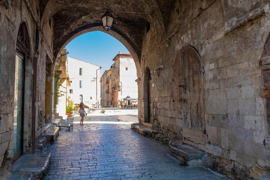 Ferienwohnung Casa Vitelli - Centro Storico A Due Passi Da Tutto Terracina Exterior foto