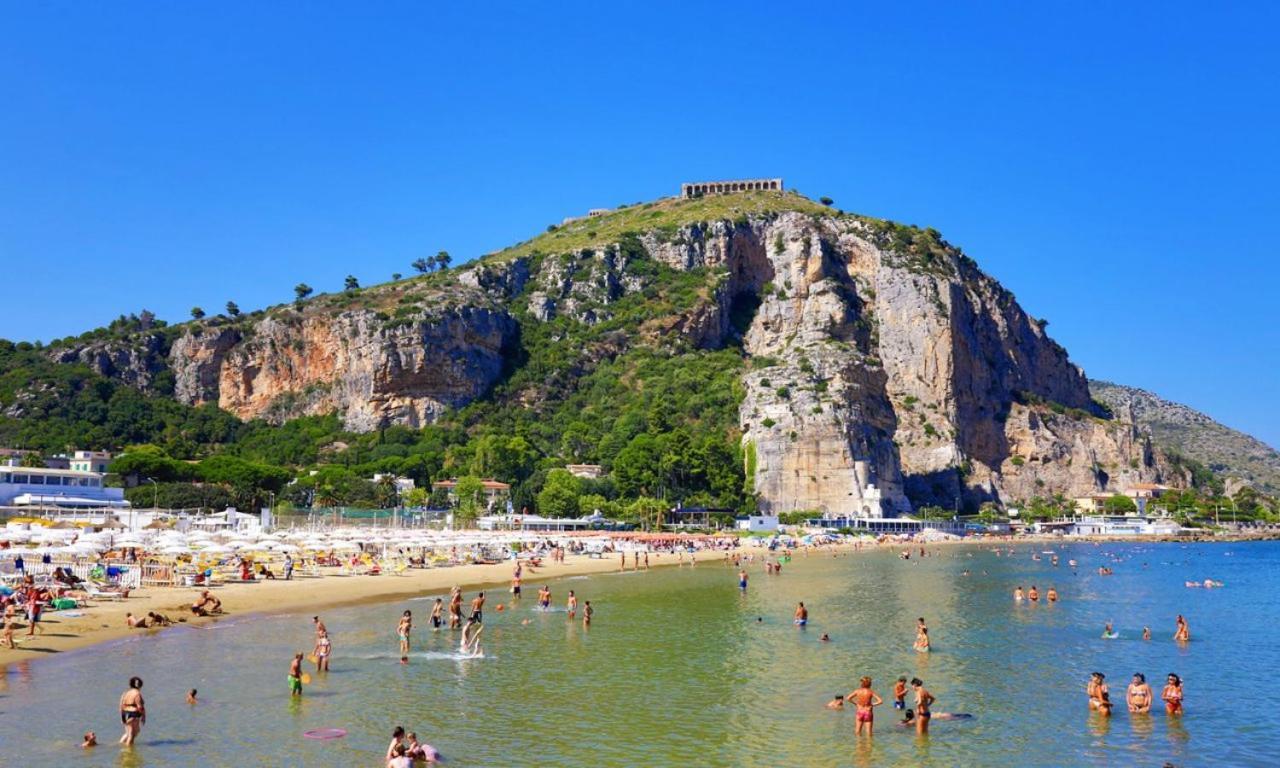 Ferienwohnung Casa Vitelli - Centro Storico A Due Passi Da Tutto Terracina Exterior foto