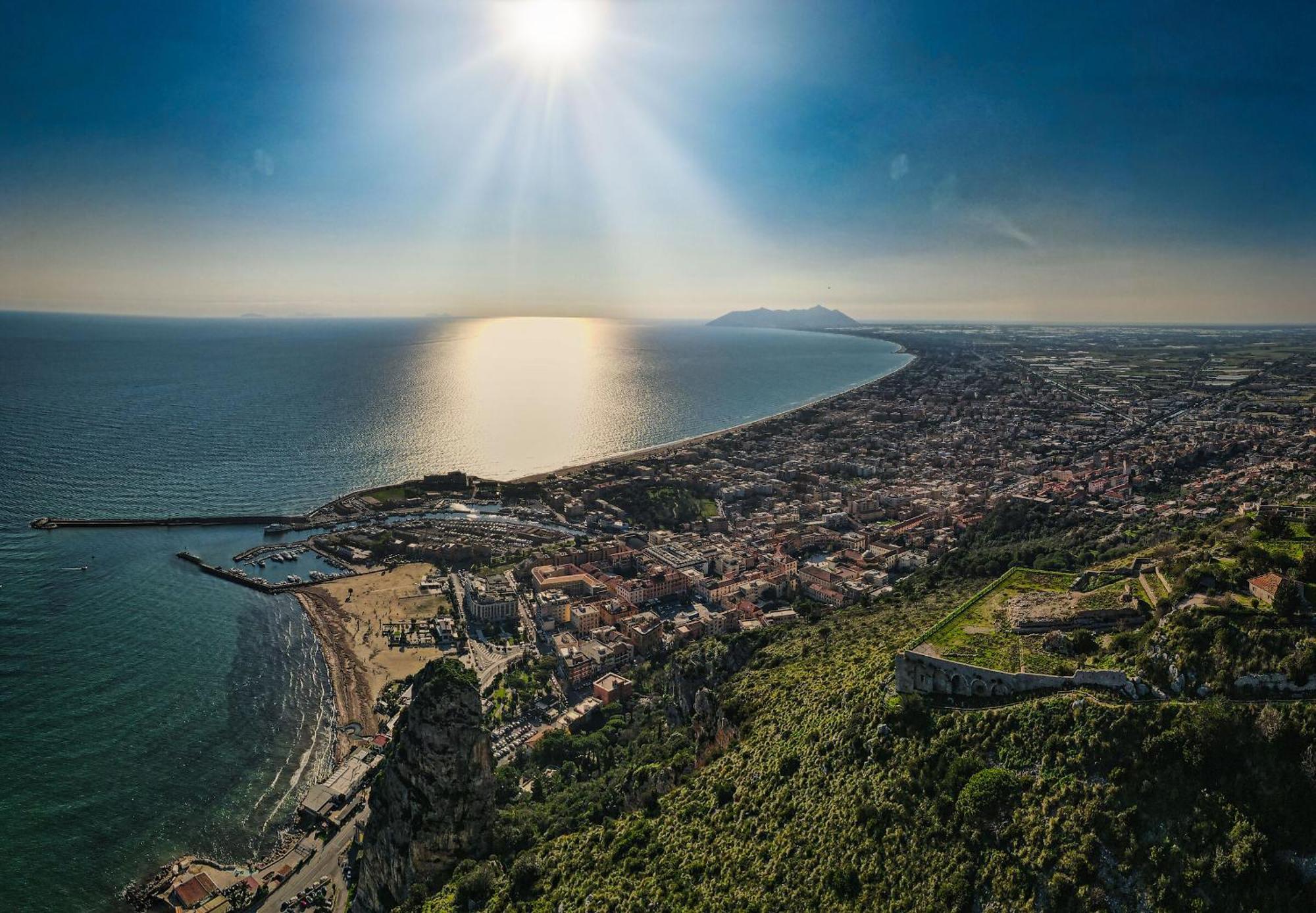 Ferienwohnung Casa Vitelli - Centro Storico A Due Passi Da Tutto Terracina Exterior foto